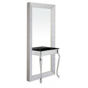 Queen Stylin Station